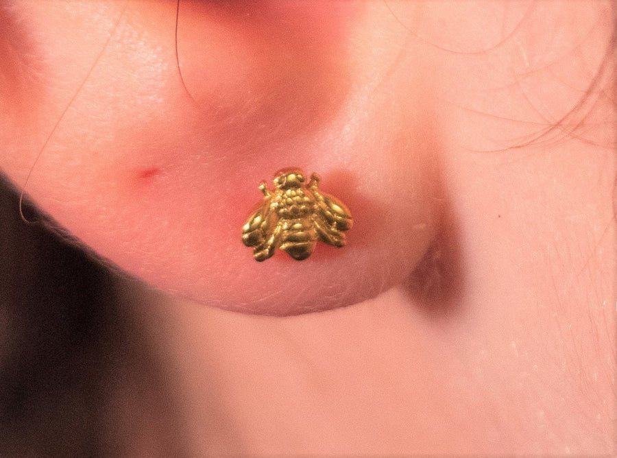 20/18/16G Flat Back push in Bee Labret stud earring | Threadless Bee Nap earring | Cartilage Tragus Stud | Gold Bee Helix, conch piercing