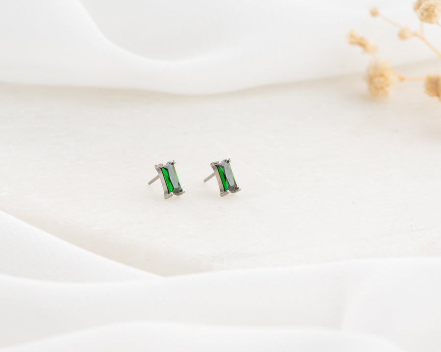 20G/18G/16G Titanium Emerald Baguette Push Pin Flat Back Labret stud • Threadless  Nap Earring • Tragus Stud • Helix, Cartilage, Nose Stud